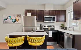 Stylish And Comfortable 1-Br In The Heart Of Detroit